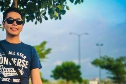 El mejor amigo de Javier, Paúl, detalló cómo fueron las últimas horas de vida. En la imagen, el joven está en un parque.