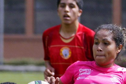 Andrea Pesantes, sacó la cara por Galápagos y jugó el Mundial de Canadá 2015.