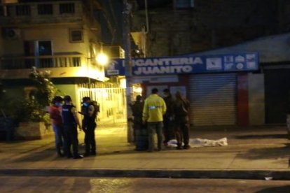 Policías recabaron indicios que permitan esclarecer el hecho.