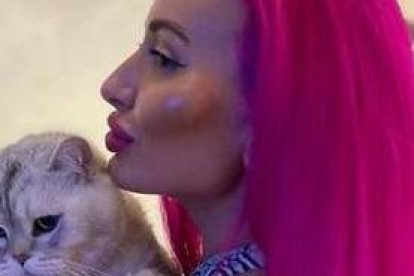 Otra foto de la joven psicóloga ucraniana obsesionada por sus pómulos.