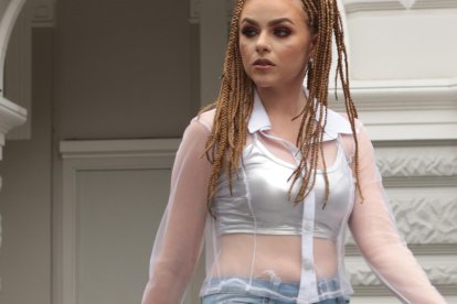 Prefiere la transparencia que el escote.