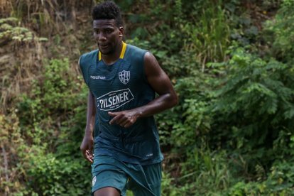 Stalin Preciado no ha tenido chance en Barcelona y va al D. Cuenca.