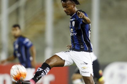 Jefferson Orejuela con la camiseta de Independiente del Valle en Copa Libertadores ante Colo Colo.