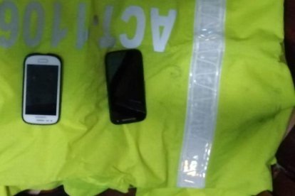 Evidencias halladas en viviendas de los sospechosos.