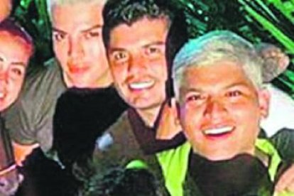 Fotografía tomada en la supuesta fiesta en casa del empresario, en 'pleno' toque de queda.