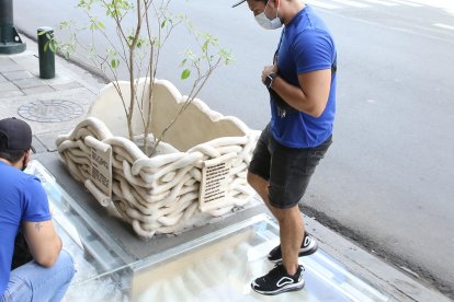 Los peatones tienen opiniones divididas sobre la obra, que fue develada el pasado 23 de julio.