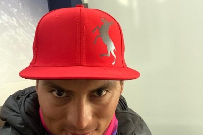 Jonathan Caicedo con el símbolo del venado de montaña, sun nuevo símbolo.