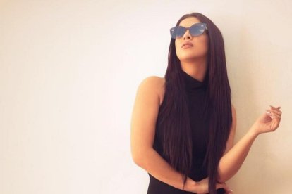  La modelo llama a la mujer falsa cristiana. 