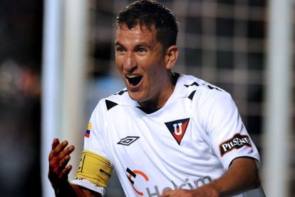  La expareja del exjugador de fútbol Patricio Urrutia utilizó las redes sociales para aclarar su situación sentimental. 