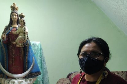 Alba Uchuari confeccionan trajes para la imagen.