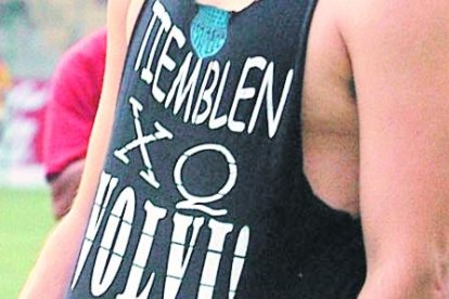 Juárez y la famosa camiseta en uno de sus tantos regresos a Emelec.