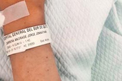 Una manilla con los datos de Carrera.