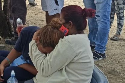 Desesperación en los familiares por la desaparición de las niñas.