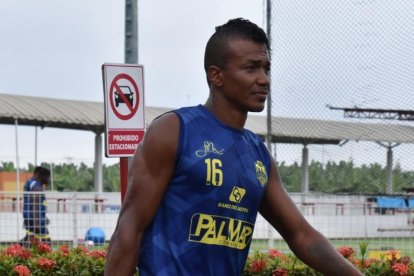 Marcos Cangá trabajando en el complejo Euclides Palacios de Machala.