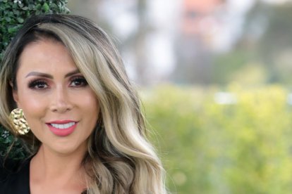 La conductora tiene 35 años de edad y lleva 15 en el modelaje y el espectáculo.