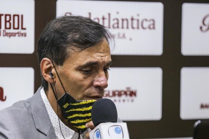 Fabián Bustos ha sumado seis puntos en dos partidos y está listo para el Clásico del Astillero.