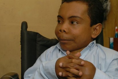 Carlos Mora escribió un libro en honor a los demás pacientes fallecidos.