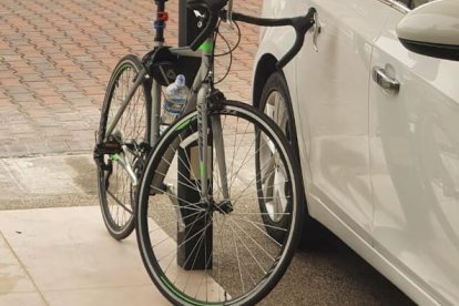 La bicicleta de Marco quedó afectada.