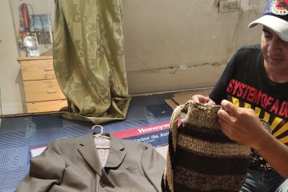 Nelson recuerda que su hermano utilizaba un bolso para guardar sus pertenencias cuando iba a trabajar.