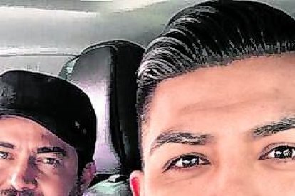 Andrés Cedillo, director deportivo del Aviced de Gualaceo y Jaime Kaviedes.