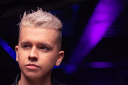 Maykel es un cantante de pop y bachata ecuatoriano de 21 años.