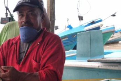 El padre del pescador herido espera ayuda para pagar los gastos médicos.