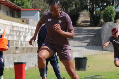 Carina Caicedo va en busca del título con El Nacional.