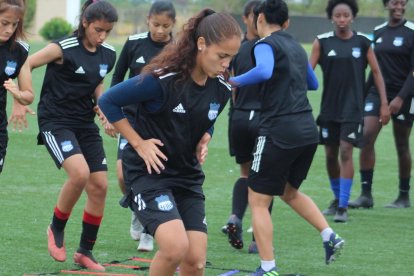 Emelec entrena en Parque Samanes de Guayaquil.