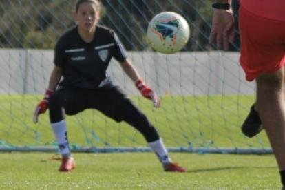 Ivanna Macías, es arquera de Dragonas