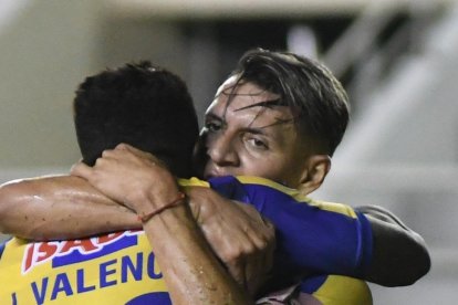 Valencia y Garcés anotaron para Delfín.