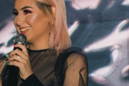 A sus los 18 años,animó su primer concierto urbano con más de 15 mil espectadores.