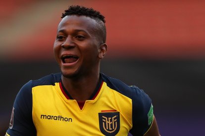 Michael Estrada y su doblete ante Uruguay.