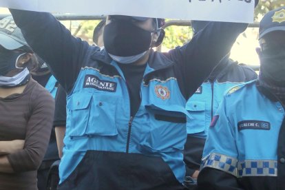 Los uniformados realizaron un plantón para exigir más seguridad en su trabajo.