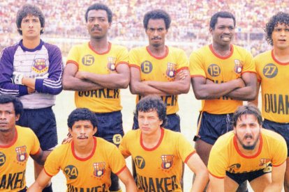 Quinteros con el número 15 fue figura del Barcelona en los años 80.