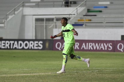 Máximo Banguera, lleva cuatro partidos en Delfín.