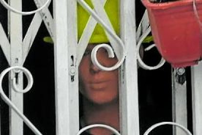 Colocan maniquies para asustar a los 'amigos' de lo ajeno