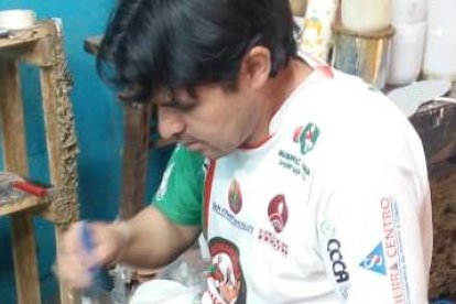 Elaboran zapatos con cueros de vaca, borrego y de ternero. También los personalizan.