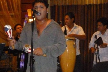 El intérprete se presentó con varias orquestas musicales y entonaba el trombón.