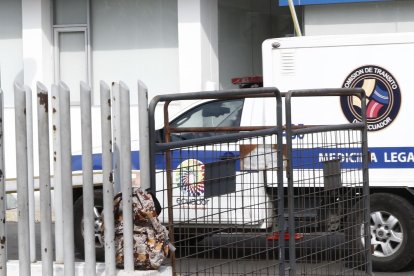 El cadáver del ciudadano fue trasladado desde un hospital hasta el laboratorio de Criminalística temprano por la mañana.