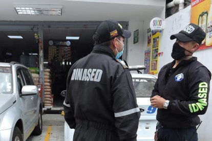 Los agentes de la Dinased llegaron a Pifo para hacer una nueva inspección.