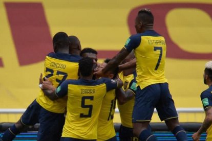 Gonzalo Plata anotó un gol ante Colombia y fue expulsado en la celebración