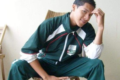 El entonces karateka, con el uniforme de la selección de Manabí.