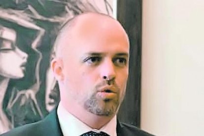 Andrés Isch, ministro de Trabajo, hizo el anuncio de la resolución.