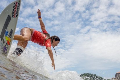 Dominic Barona, surfista.