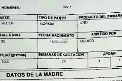 En el primer certificado de nacido vivo indica que alumbró a una niña el 16 de marzo.