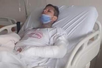 El artista permaneció más de una semana en el hospital recuperándose.