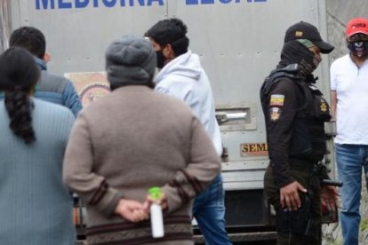 Los familiares llegaron de a poco para conocer la noticia.