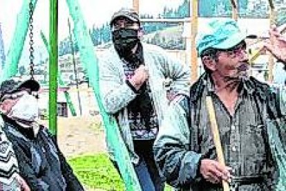 Ricardo convive con todos los vecinos. Tiene 78 años y necesita una casita.