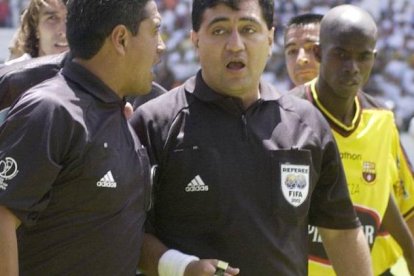(8/09/2002) En la fecha 13 de la segunda etapa, los azucenas remontaron un 3-2 (4-3) a los toreros en los 12 minutos que adicionó el árbitro Byron Moreno.