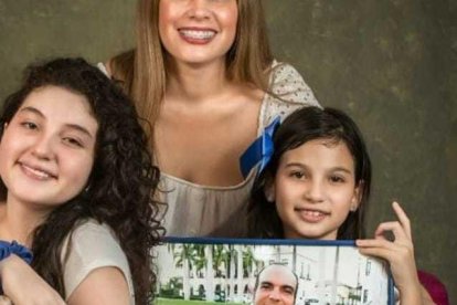 El 4 de

 noviembre Michael cumpliría 39 años. Ese día Paulina y sus hijas  publicaron la foto que se hicieron en días pasados.